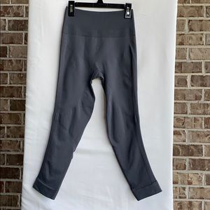 Lululemon Zone In Crop  Gray Size 4